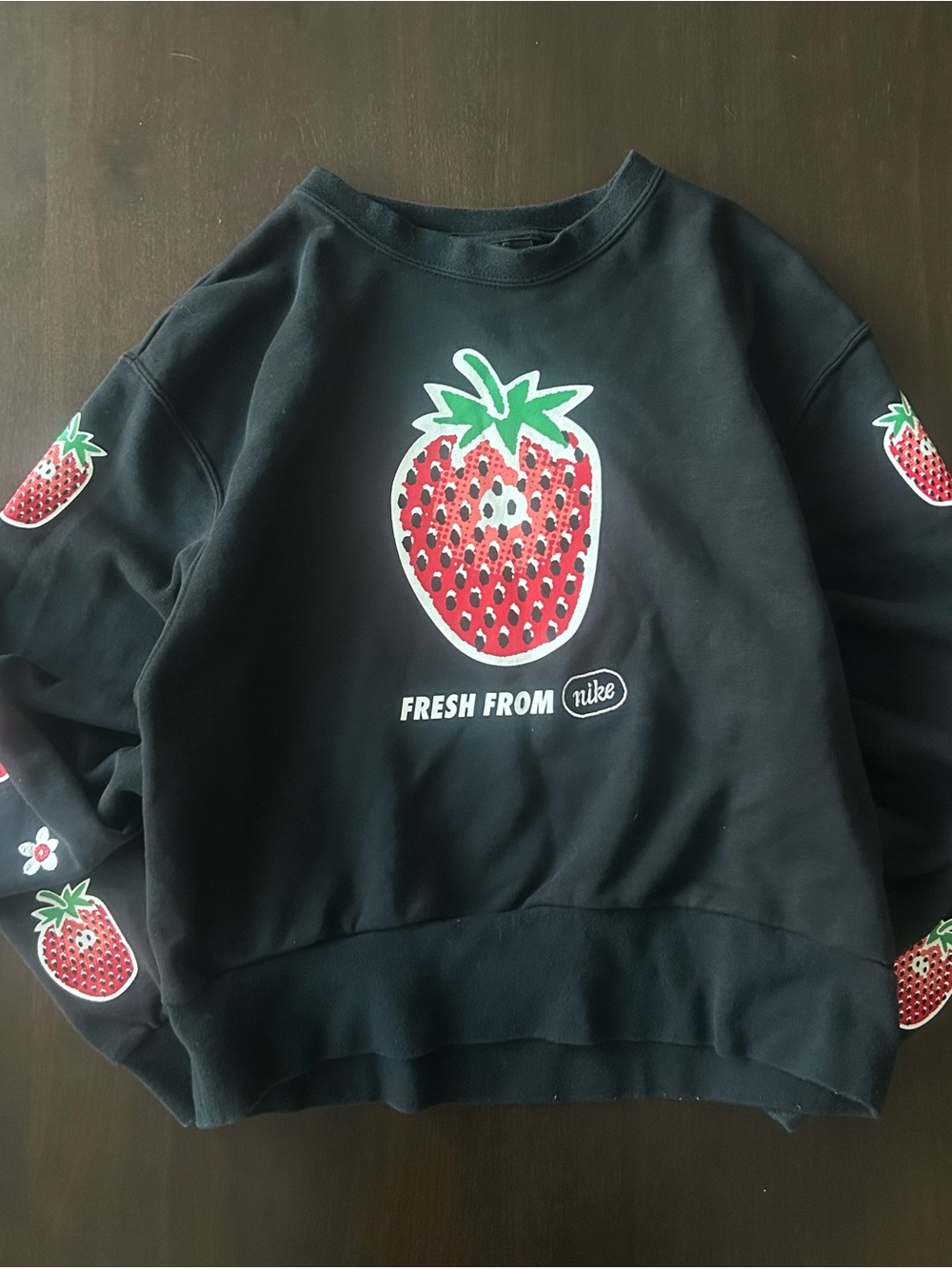 Nike Sportswear Fresh From Strawberry Black Cropped Sweatshirt Fleece Women's M